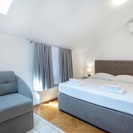 Apartmaji Pri Perotu إيزولا المظهر الخارجي الصورة
