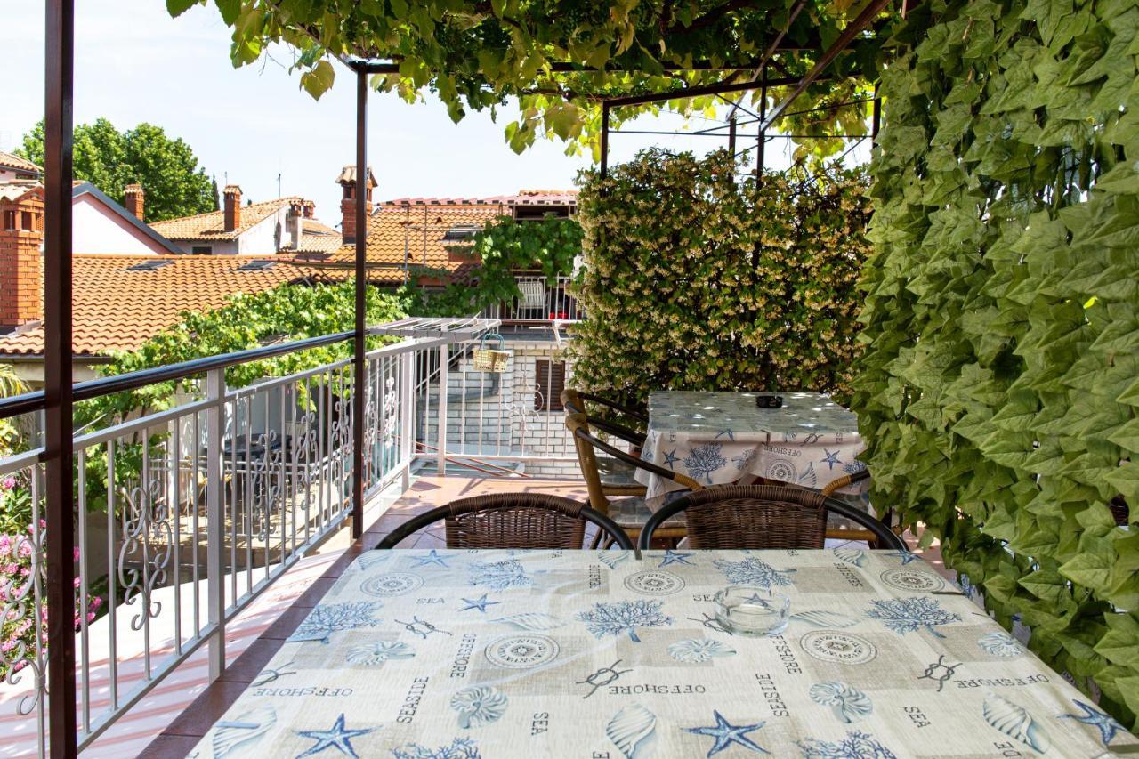 Apartmaji Pri Perotu إيزولا المظهر الخارجي الصورة