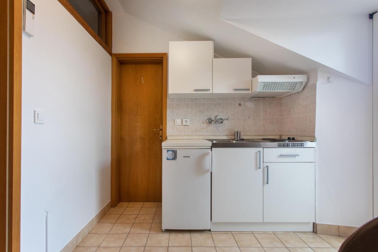 Apartmaji Pri Perotu إيزولا المظهر الخارجي الصورة