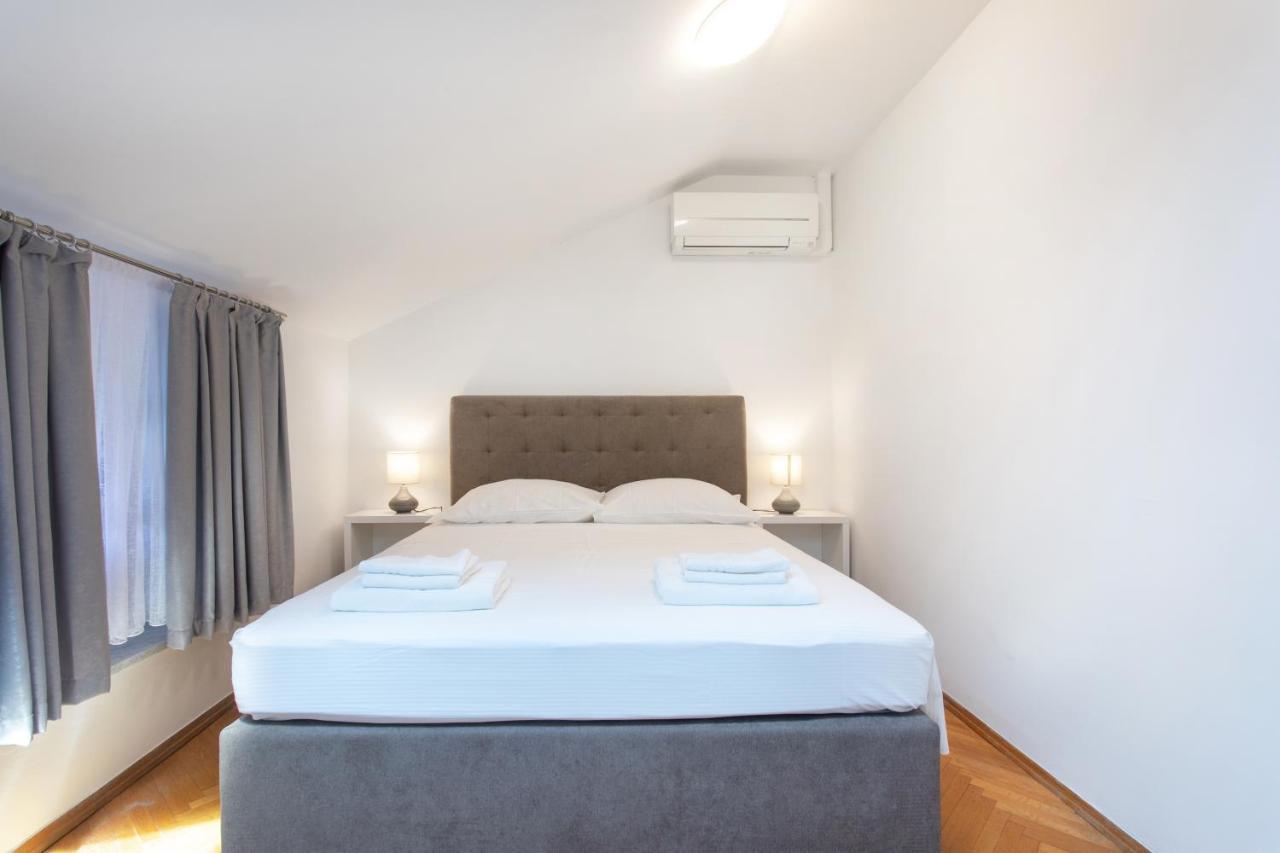 Apartmaji Pri Perotu إيزولا المظهر الخارجي الصورة