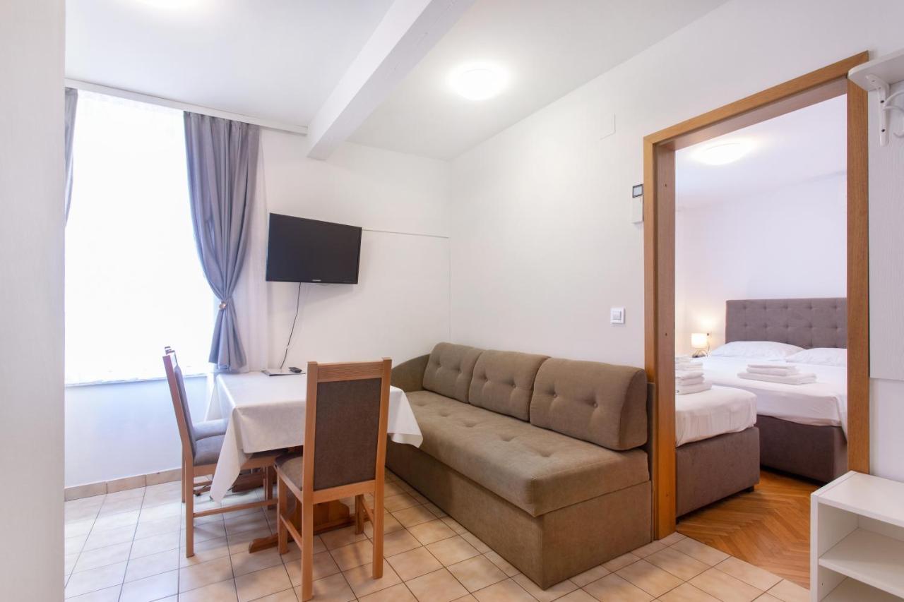 Apartmaji Pri Perotu إيزولا المظهر الخارجي الصورة