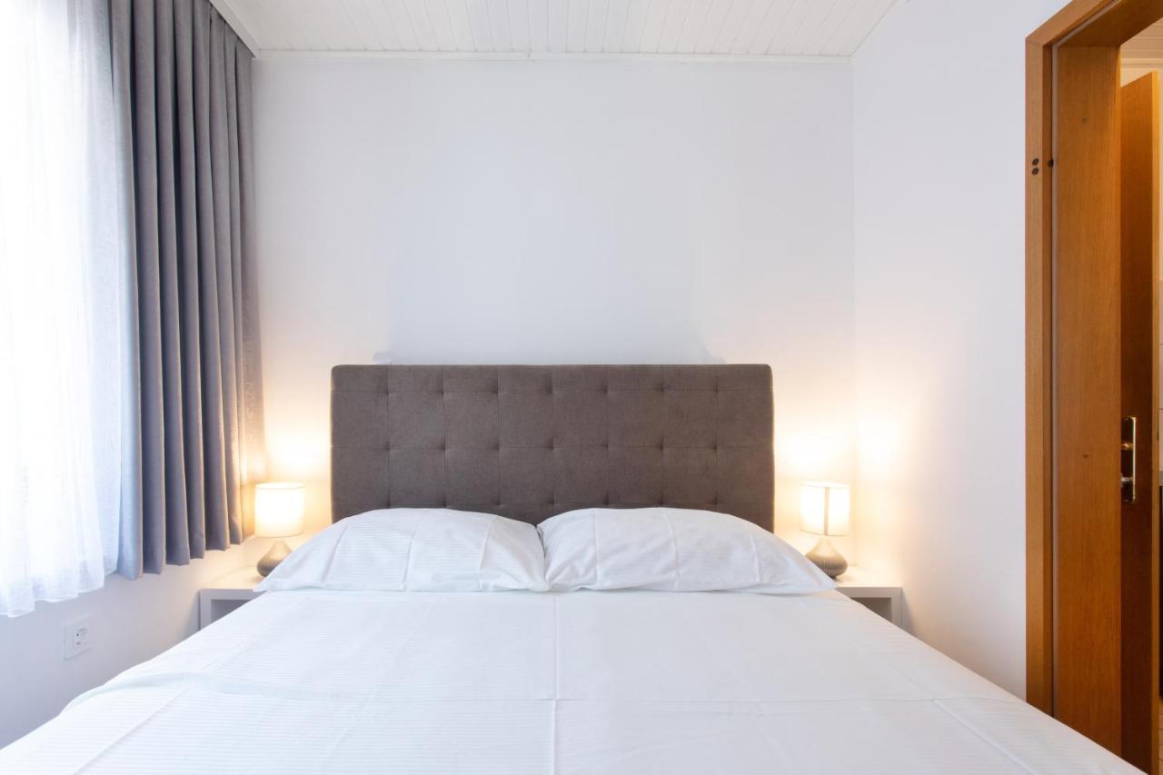 Apartmaji Pri Perotu إيزولا المظهر الخارجي الصورة