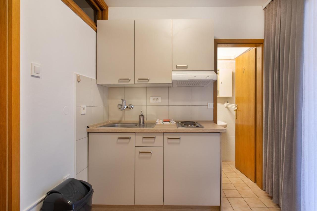 Apartmaji Pri Perotu إيزولا المظهر الخارجي الصورة