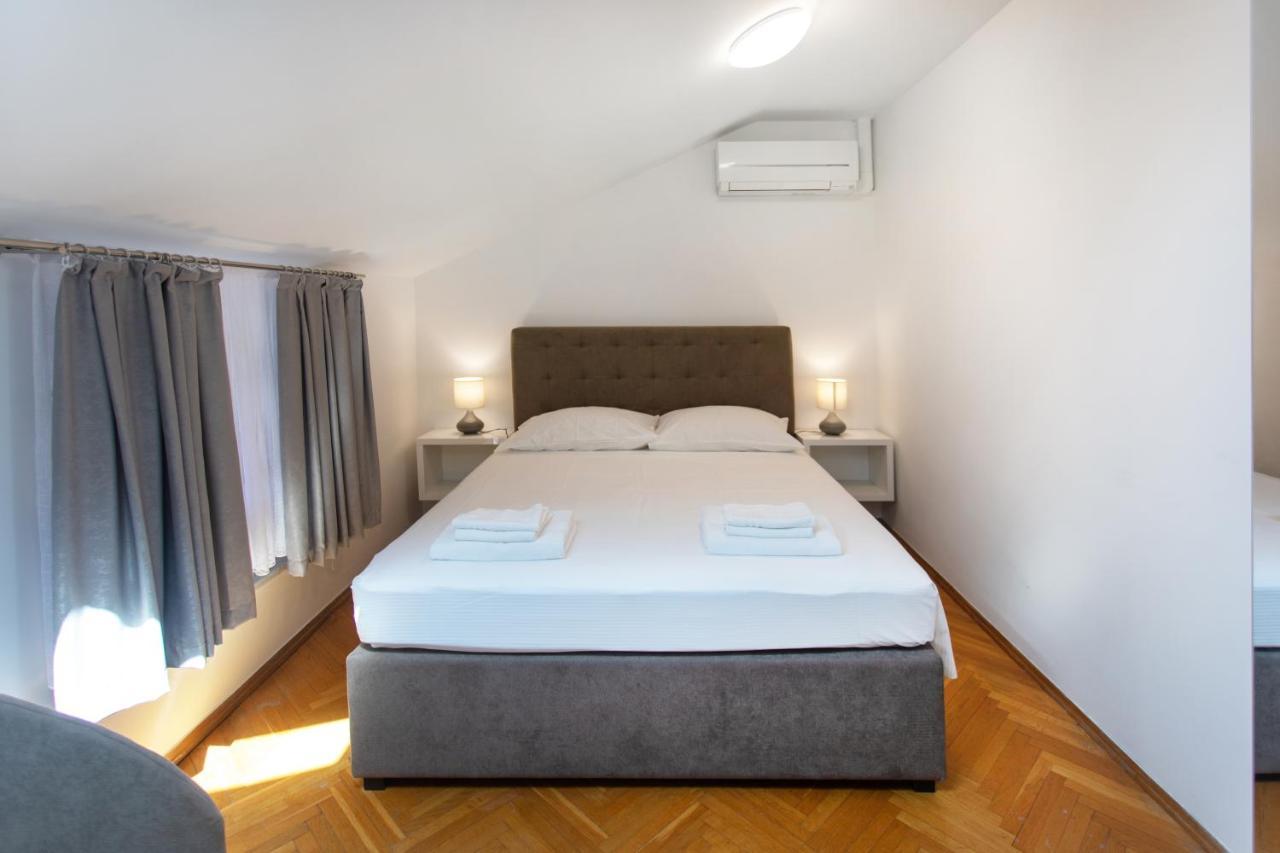 Apartmaji Pri Perotu إيزولا المظهر الخارجي الصورة