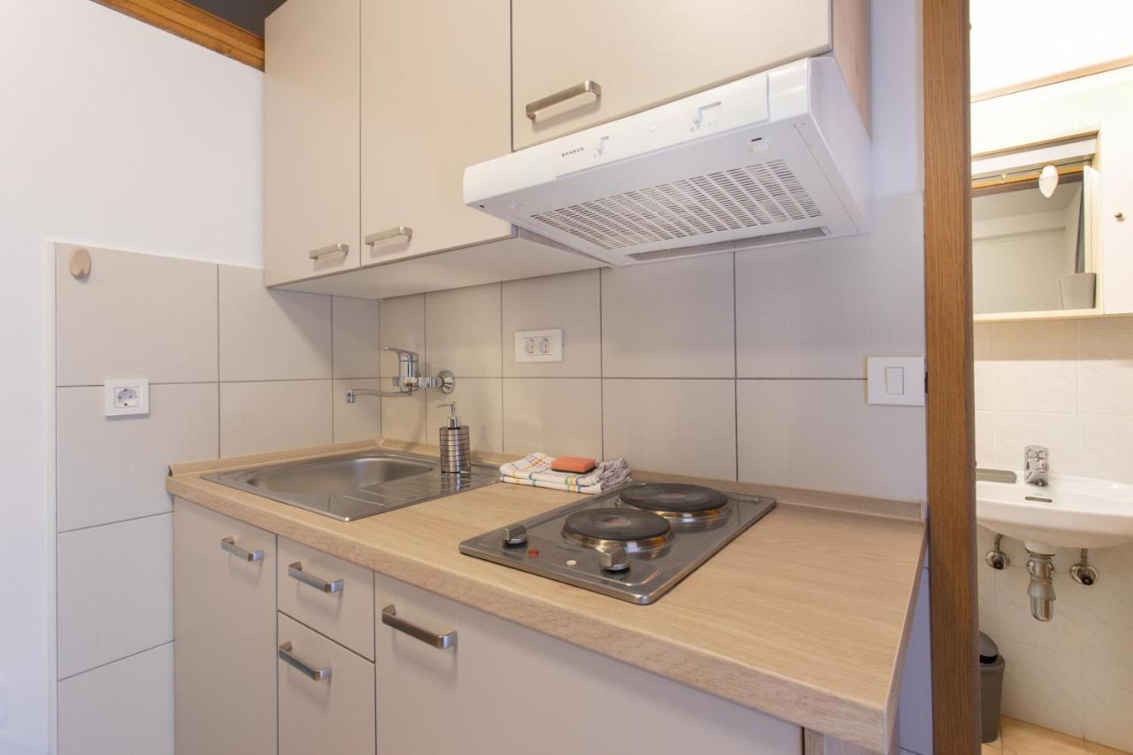Apartmaji Pri Perotu إيزولا المظهر الخارجي الصورة