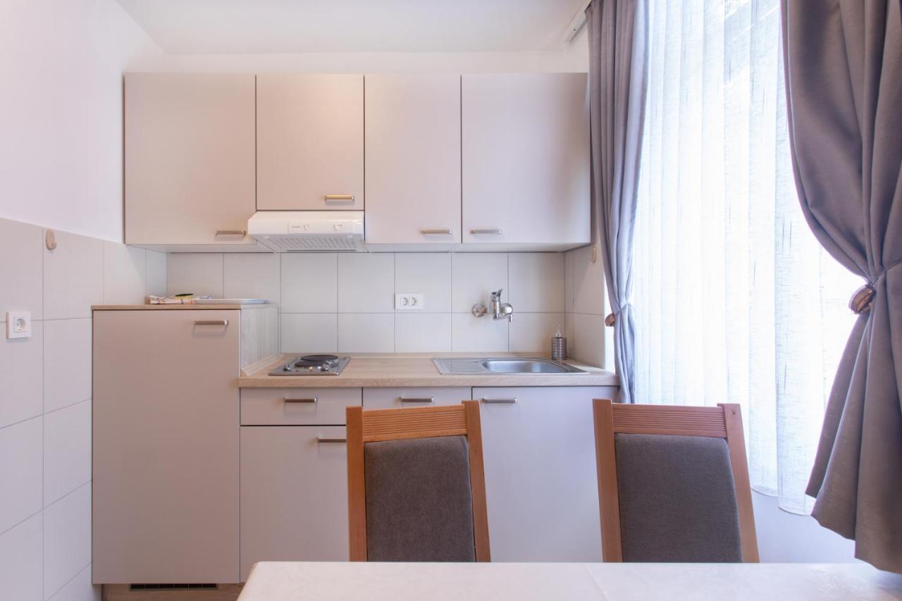 Apartmaji Pri Perotu إيزولا المظهر الخارجي الصورة