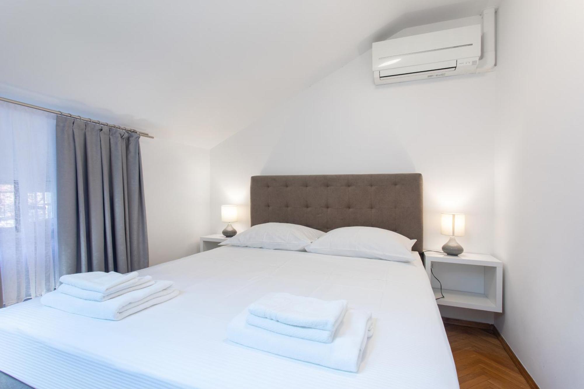 Apartmaji Pri Perotu إيزولا المظهر الخارجي الصورة