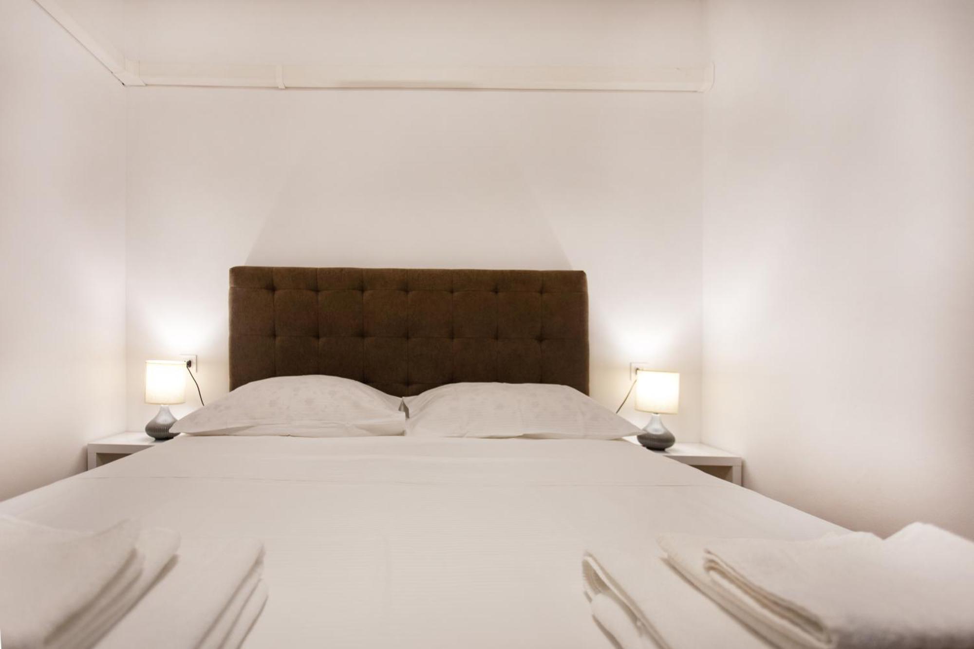 Apartmaji Pri Perotu إيزولا المظهر الخارجي الصورة